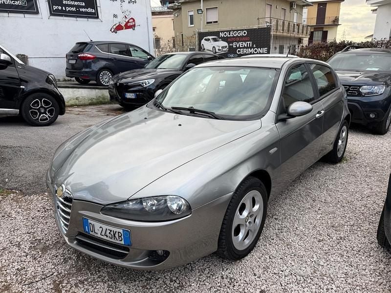 Usata Alfa Romeo 147 119 CV (87 kW) 2007 Marrone Utilitaria