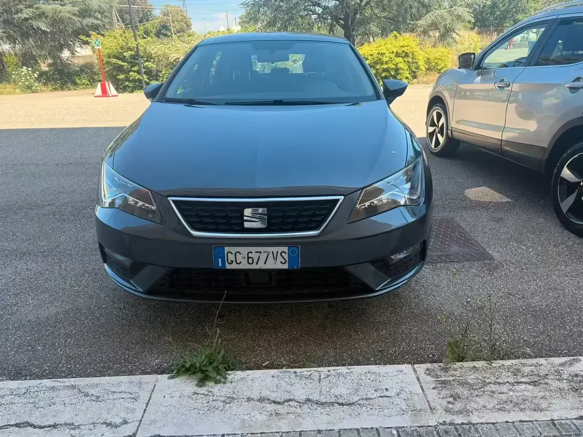 Usata Seat Leon 115 CV (84 kW) 2020 Grigio Berlina