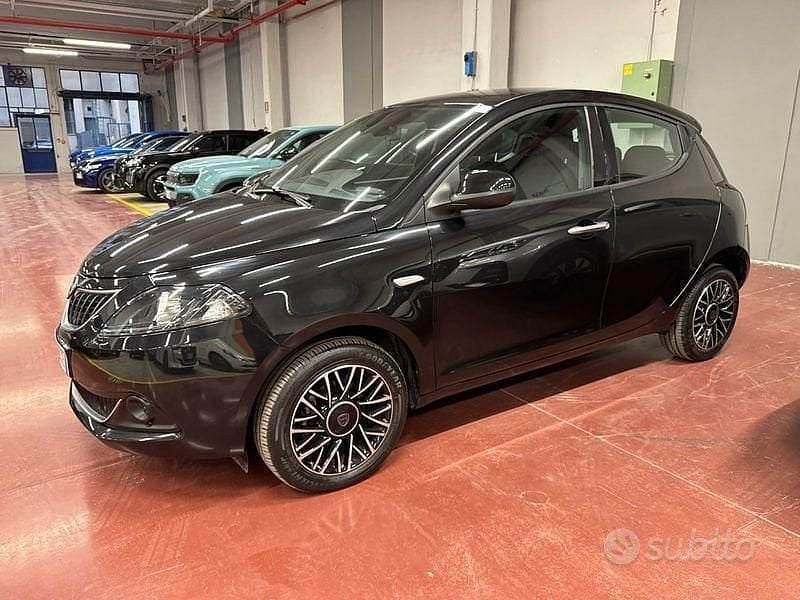 Usata Lancia Ypsilon 70 CV (51 kW) 2024 Nero Utilitaria