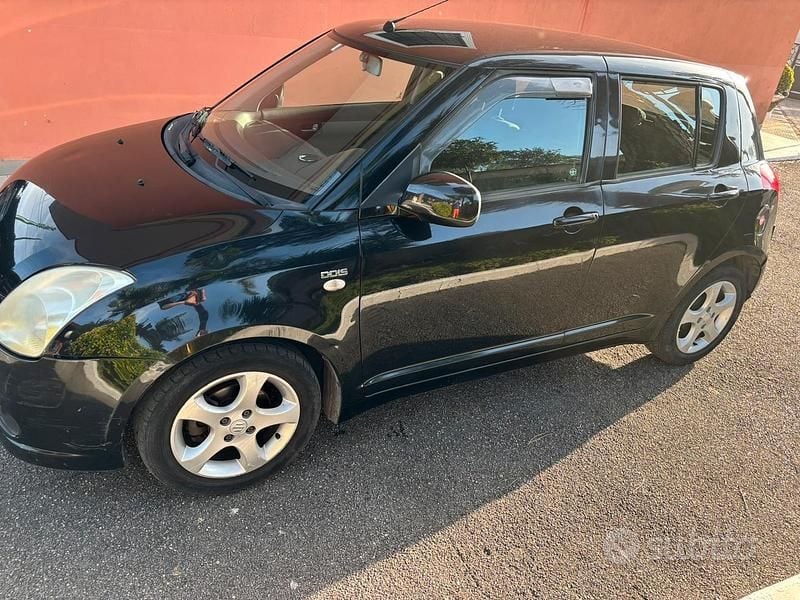 Begagnad Suzuki Swift 75 HK (55 kW) 2008 Svart Halvkombi