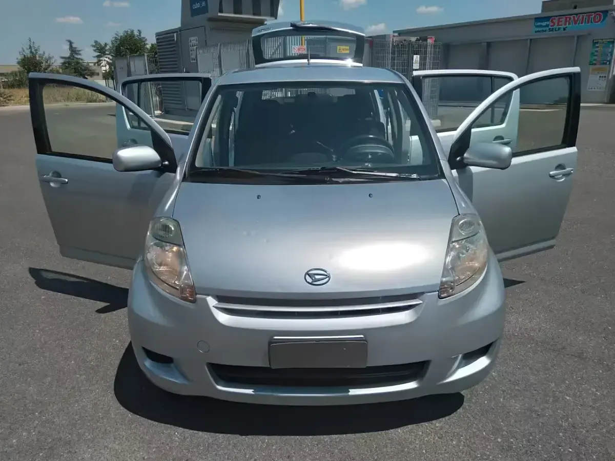 Usata Daihatsu Sirion TAKA 91 CV (66 kW) 2009 Grigio Utilitaria