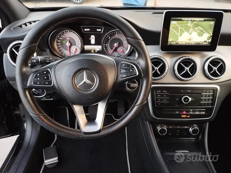 Usata Mercedes GLA200 Premium 136 CV (100 kW) 2017 Nero SUV