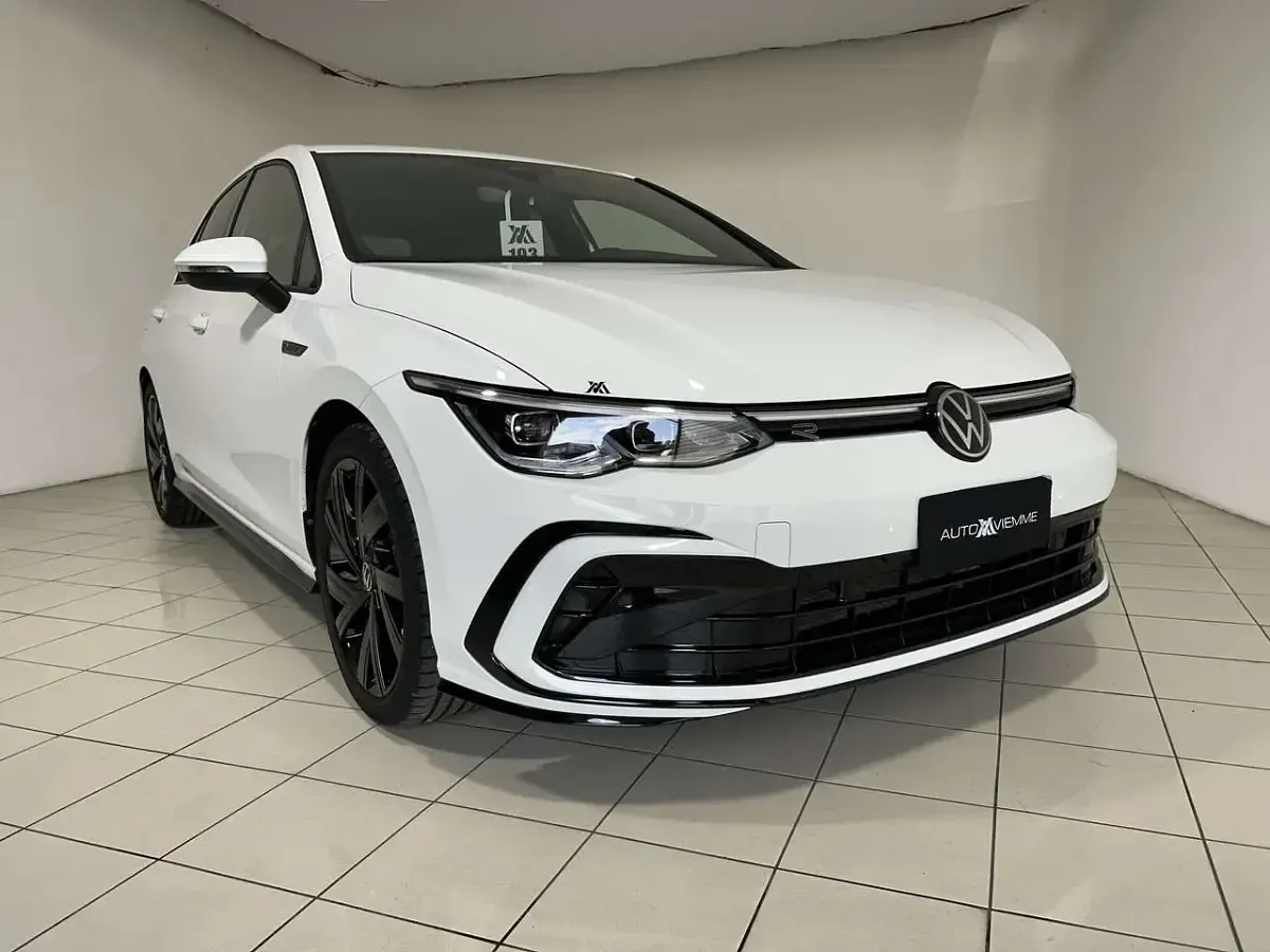 Usata VW Golf VIII R-line 131 CV (96 kW) 2024 Bianco Berlina