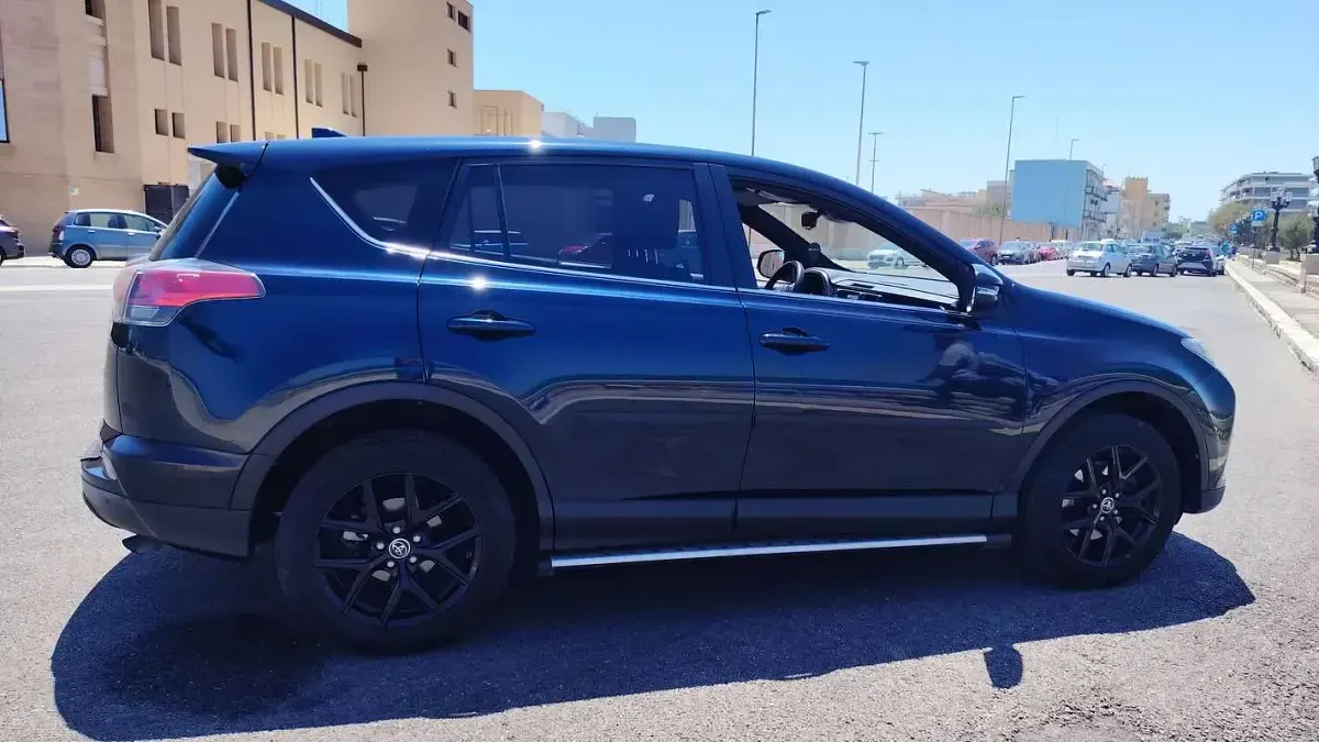 Usata Toyota RAV4 Hybrid 155 CV (114 kW) 2019 Blu/azzurro SUV
