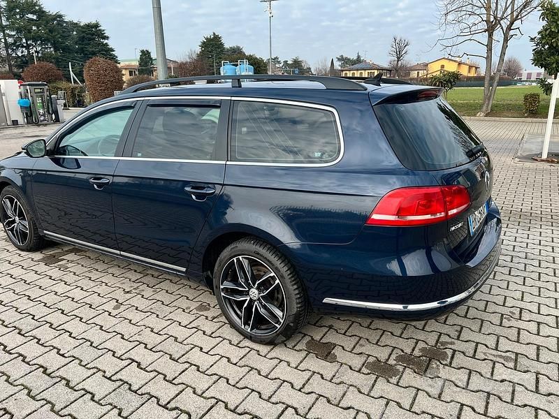 Usata VW Passat Comfortline 140 CV (102 kW) 2013 Blu Station wagon