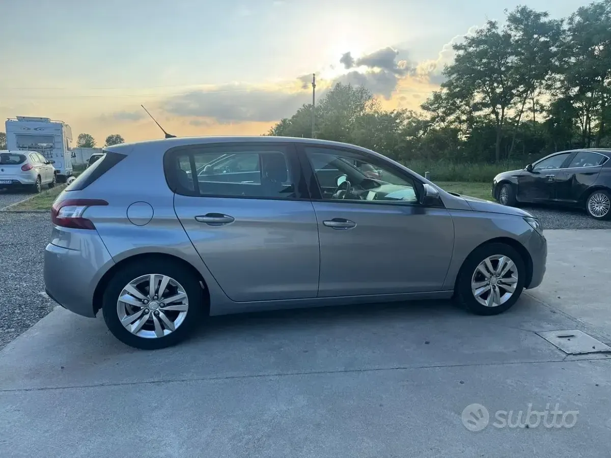 Usado Peugeot 308 Active 110 CV (80 kW) 2014 Gris Berlina