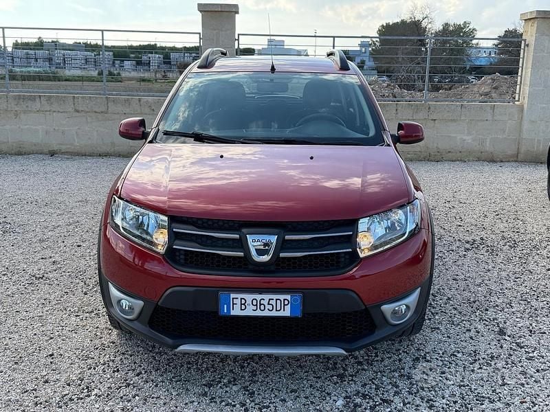 Usata Dacia Sandero Stepway 90 CV (66 kW) 2015 Rosso Berlina