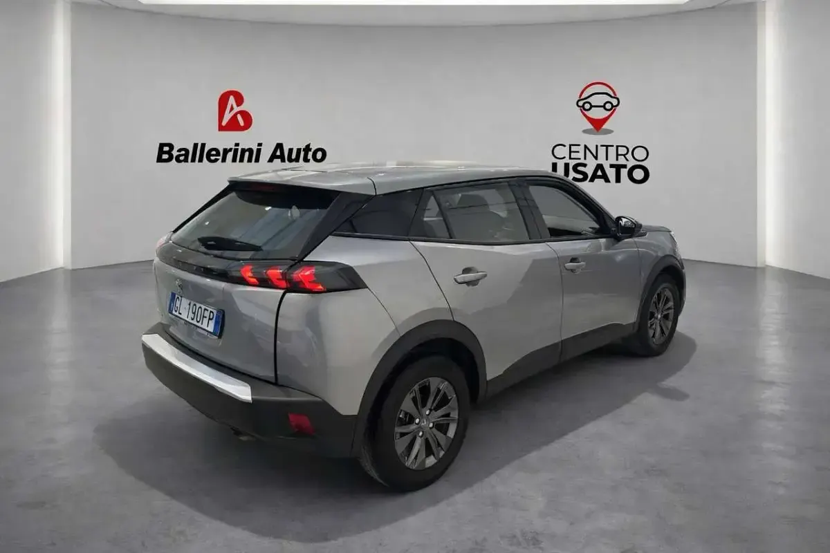 Usata Peugeot 2008 Active 102 CV (75 kW) 2022 Argento SUV