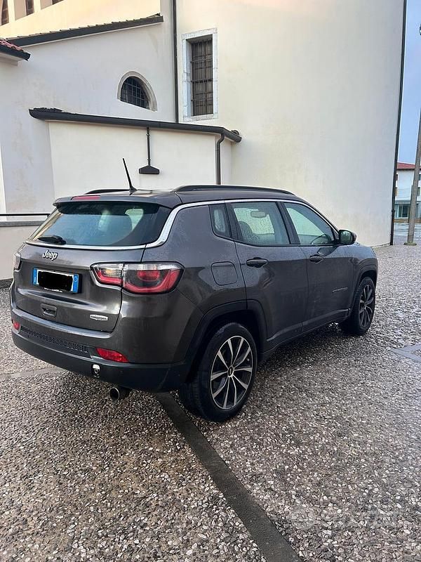 Usata Jeep Compass Longitude 136 CV (100 kW) 2017 Grigio SUV