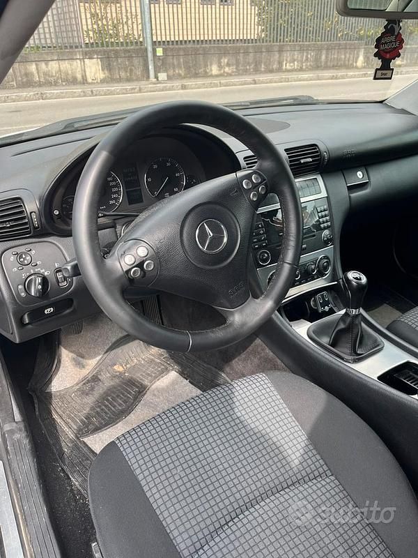 Usata Mercedes C200 Avantgarde 122 CV (89 kW) 2005 Grigio Coupé