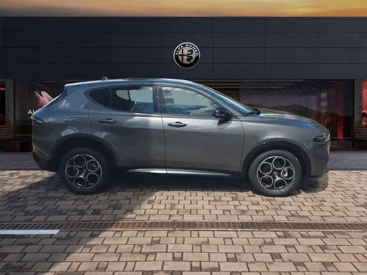 Nuova Alfa Romeo Tonale Sprint 131 CV (96 kW) 2026 Grigio scuro SUV