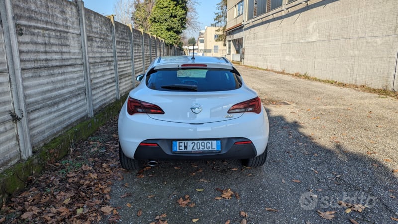 Usato 2014 Opel Astra GTC 2.0 Diesel 136 CV (12.400 €)