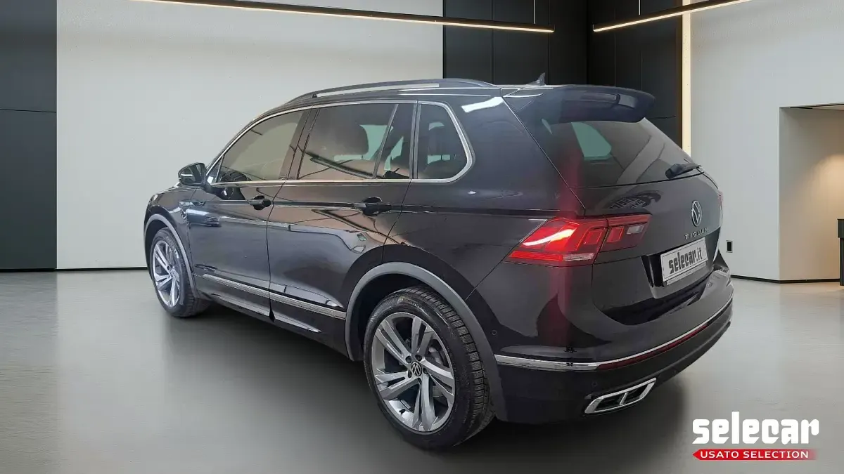 Usata VW Tiguan R-line 150 CV (110 kW) 2023 2t nero perlato SUV