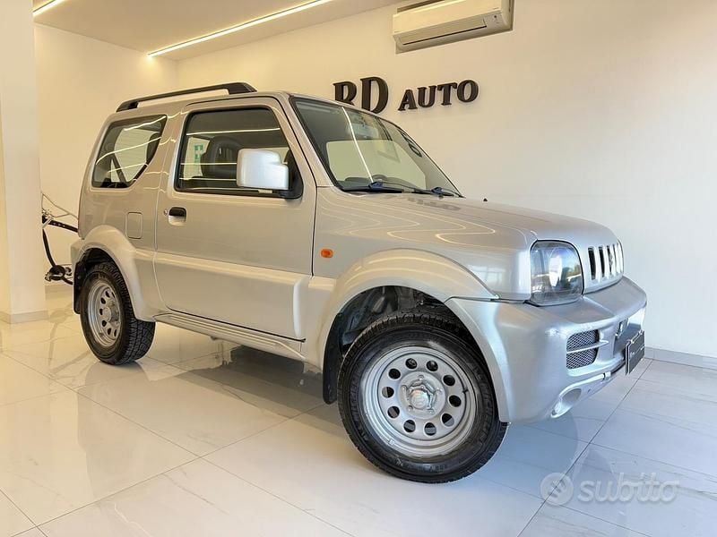 Usata Suzuki Jimny 86 CV (63 kW) 2006 Grigio SUV