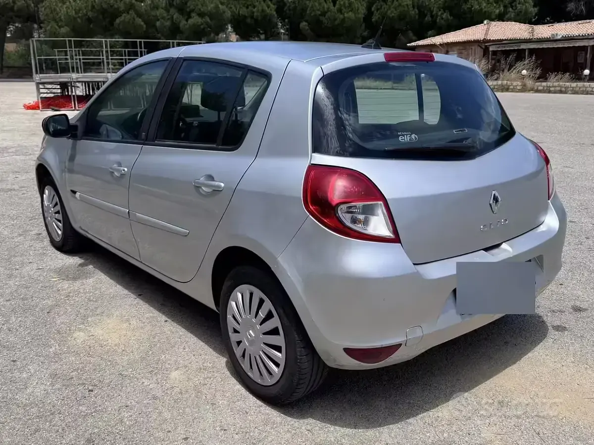 Usata Renault Clio III 75 CV (55 kW) 2010 Grigio Utilitaria