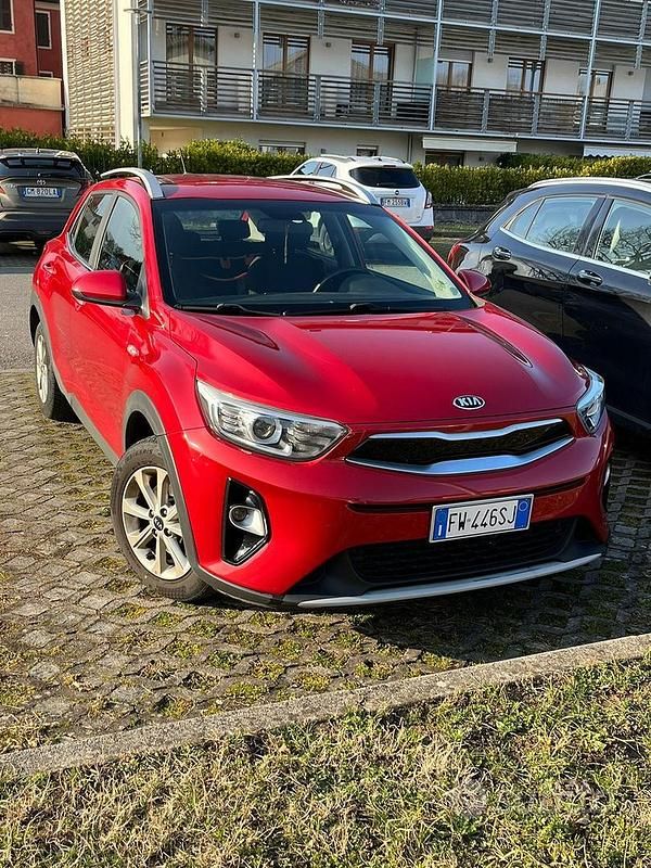 Usata Kia Stonic Style 120 CV (88 kW) 2019 Rosso SUV