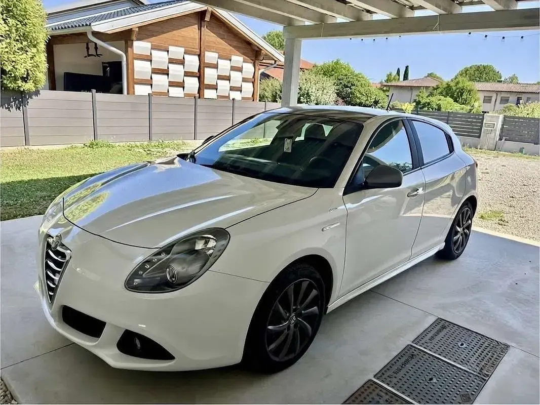 Usata Alfa Romeo Giulietta Veloce 105 CV (77 kW) 2013 Utilitaria