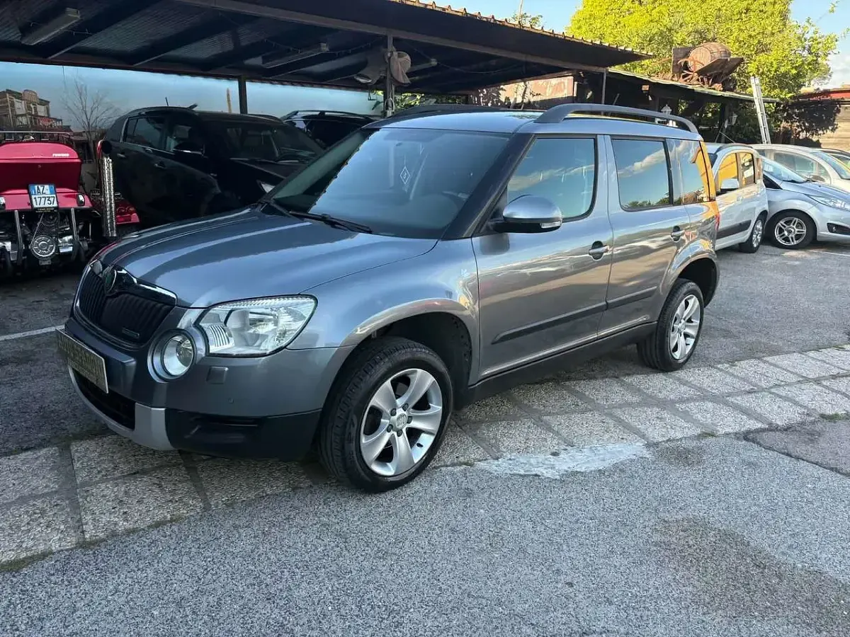Usata Skoda Yeti GreenLine 105 CV (77 kW) 2011 Grigio SUV