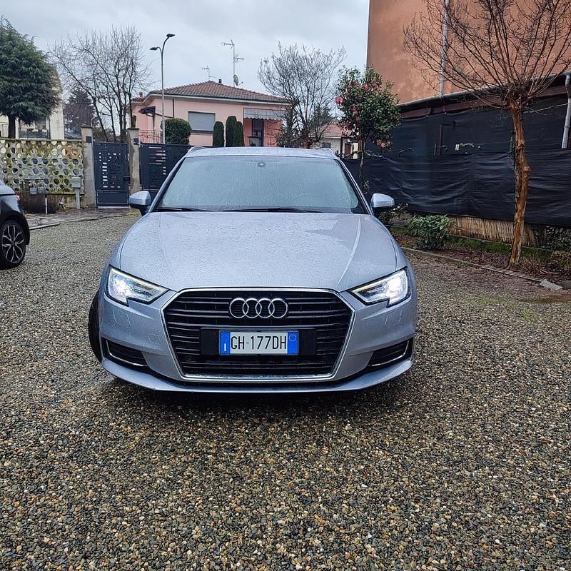 Usata Audi A3 Design 115 CV (84 kW) 2018 Argento Berlina