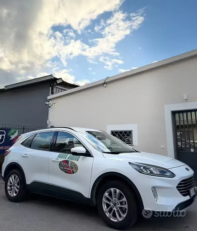 Usata Ford Kuga 120 CV (88 kW) 2022 Bianco SUV