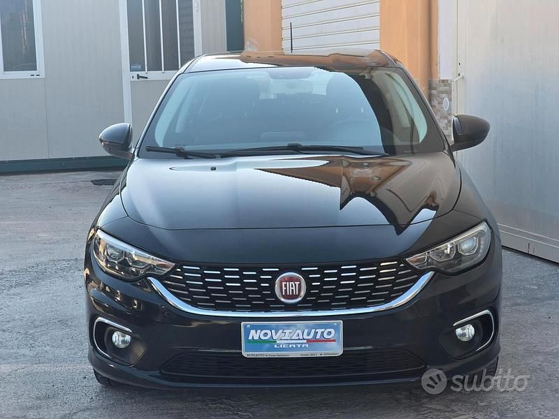 Usata Fiat Tipo Lounge 120 CV (88 kW) 2017 Nero Berlina