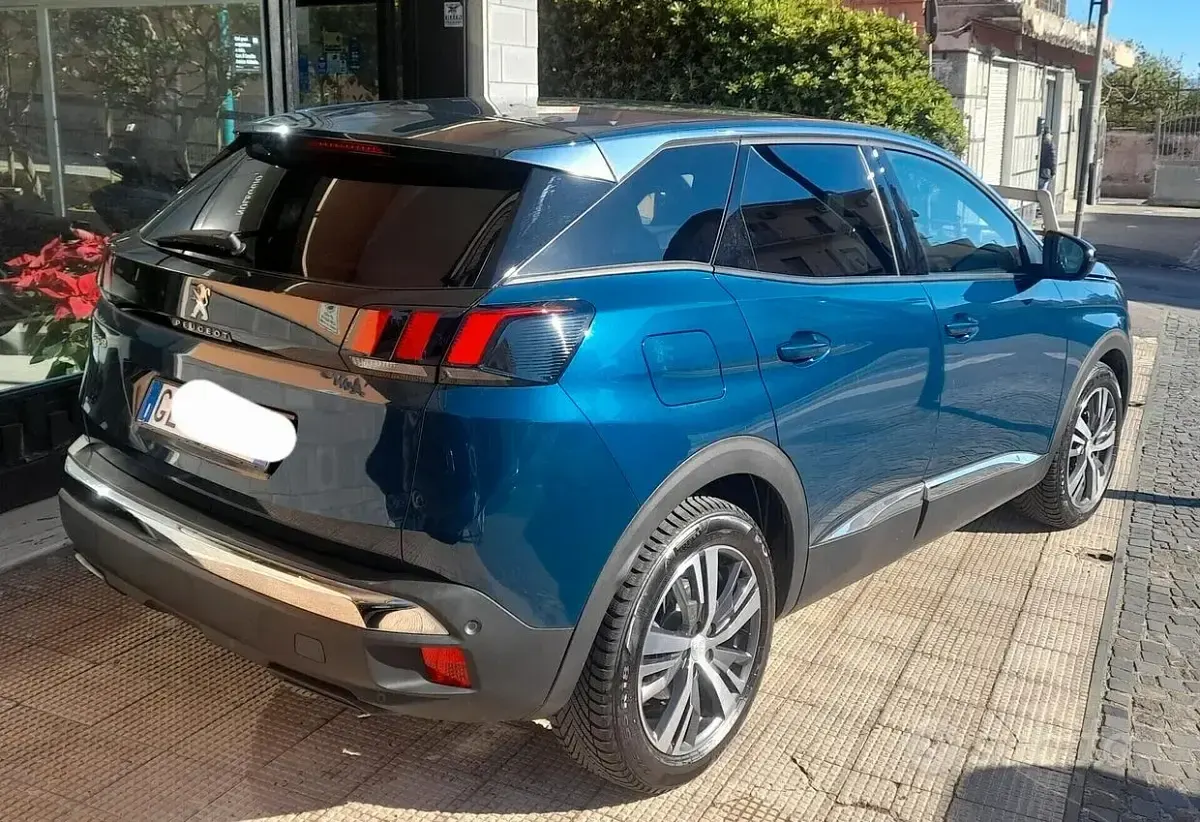 Usata Peugeot 3008 Allure 131 CV (96 kW) 2022 Bluazzurro SUV