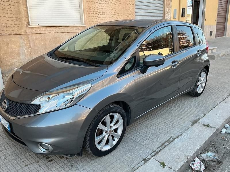 Usata Nissan Note Tekna 90 CV (66 kW) 2013 Grigio Utilitaria