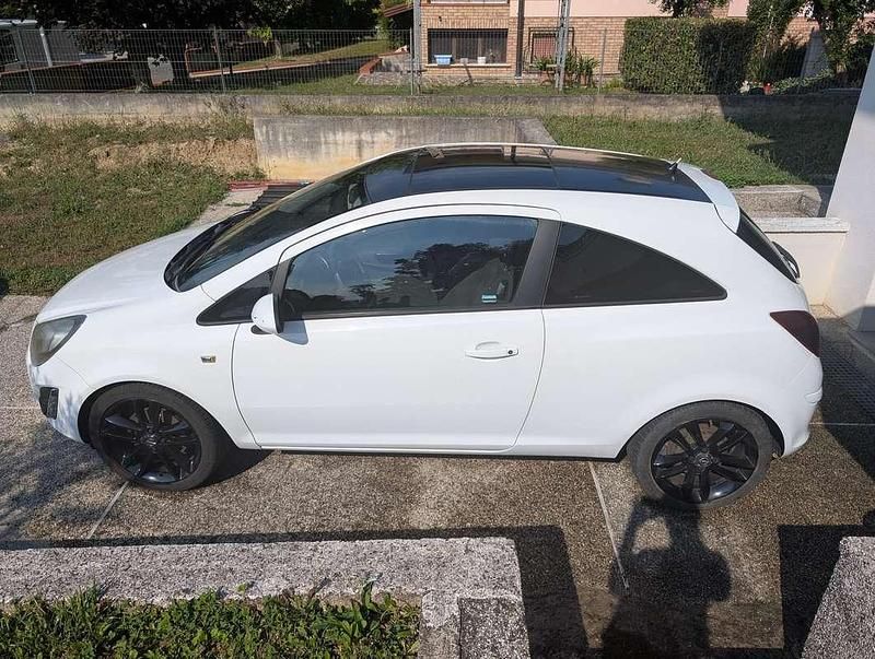 Usata Opel Corsa 95 CV (69 kW) 2012 Bianco Utilitaria