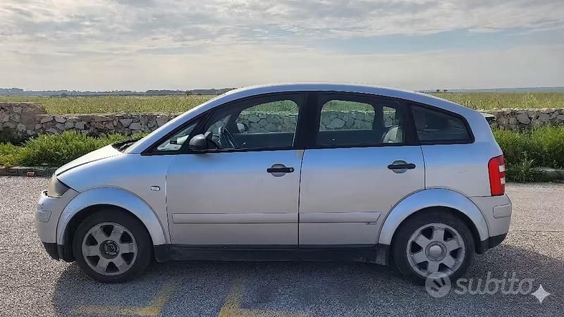 Usata Audi A2 75 CV (55 kW) 2000 Grigio Utilitaria