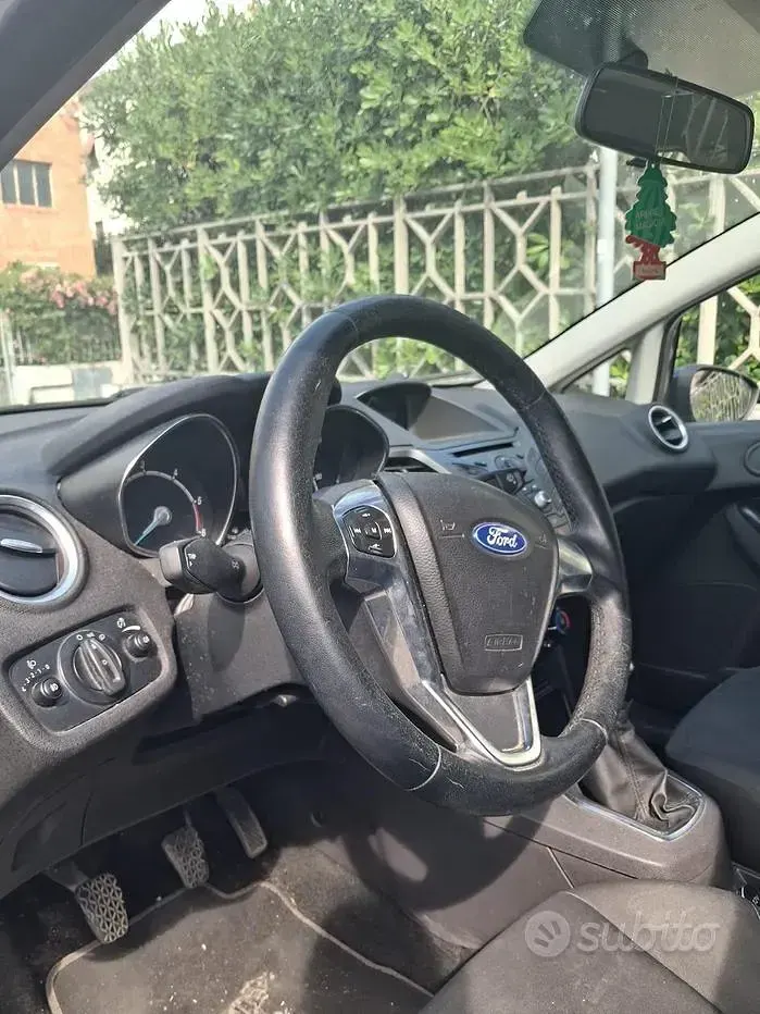Usata Ford Fiesta 75 CV (55 kW) 2015 Utilitaria