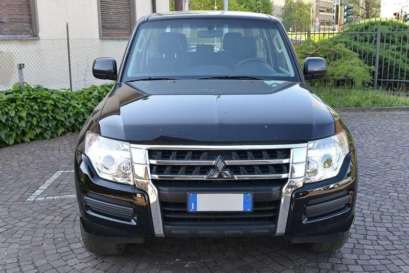 Usata Mitsubishi Pajero 190 CV (139 kW) 2018 Nero metallizzato SUV