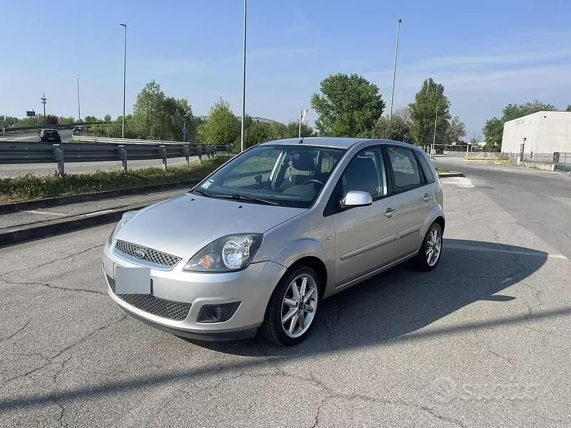 Usata Ford Fiesta 2007 Utilitaria
