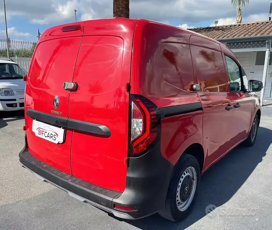 Usata Renault Kangoo 116 CV (85 kW) 2022 Rosso Monovolume