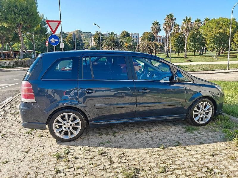Usata Opel Zafira Cosmo 150 CV (110 kW) 2009 Blu/azzurro Monovolume