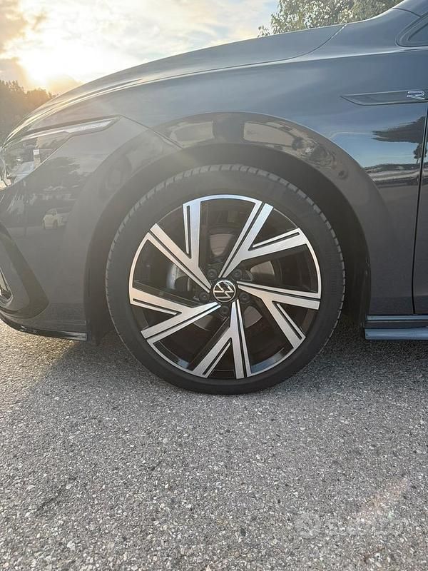 Usata VW Golf VIII R-line 150 CV (110 kW) 2023 Grigio Berlina