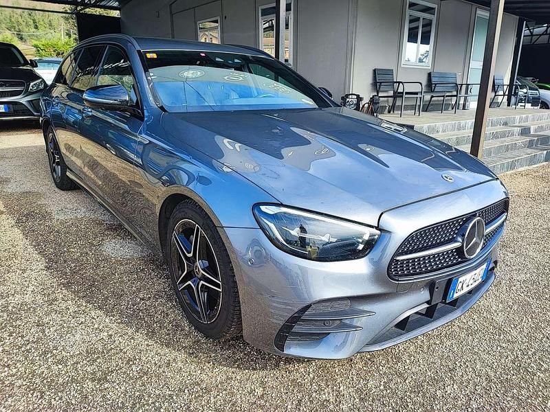 Usata Mercedes E220 Premium Plus 200 CV (147 kW) 2022 Grigio Station wagon