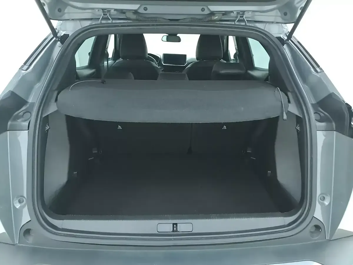 Usata Peugeot 2008 Allure 100 CV (73 kW) 2025 Grigiogrigio SUV