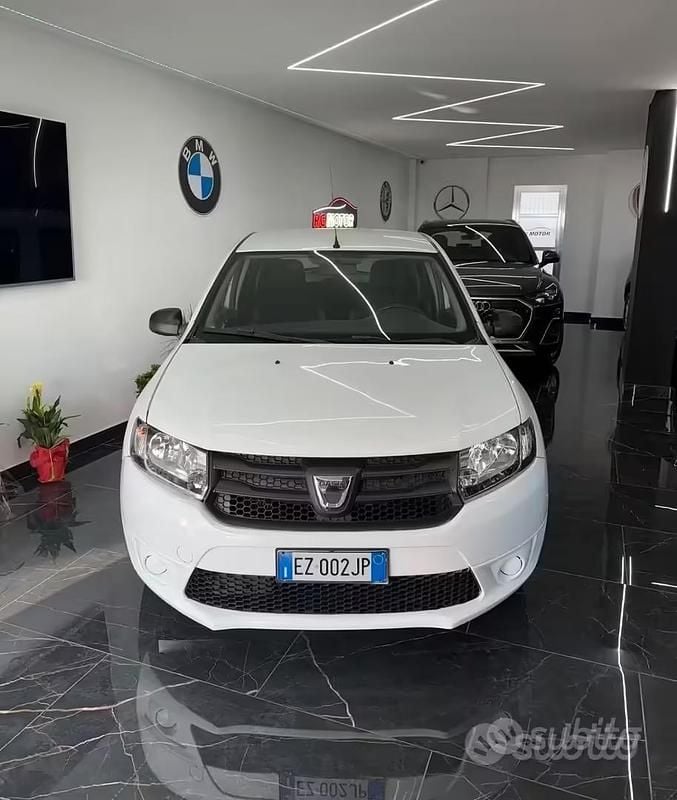 Usata Dacia Sandero Lauréate 75 CV (55 kW) 2015 Bianco Berlina