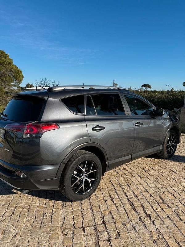 Usata Toyota RAV4 Business Edition 143 CV (105 kW) 2017 Station wagon