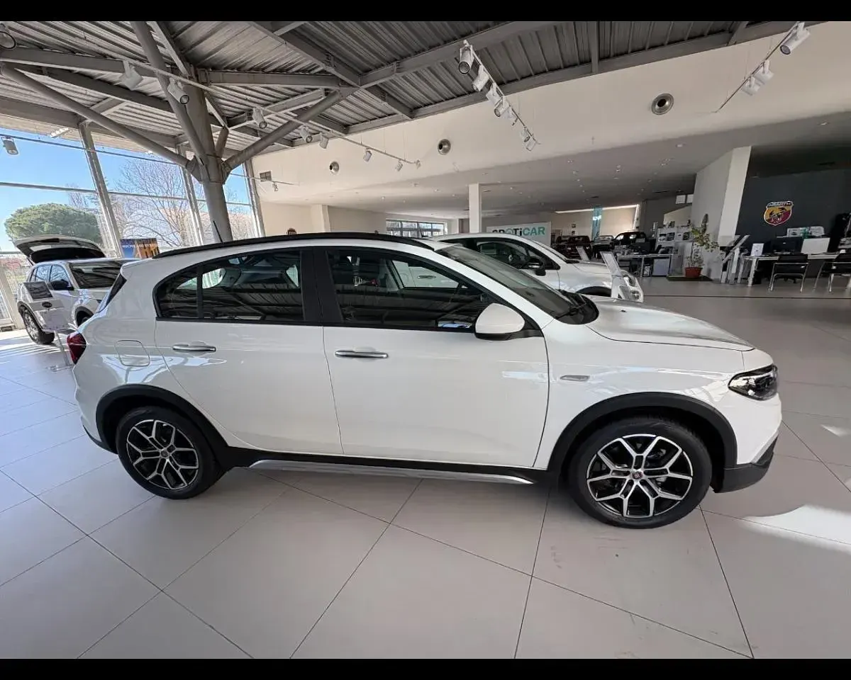 Nuova Fiat Tipo Cross 131 CV (96 kW) 2025 Bianco Berlina