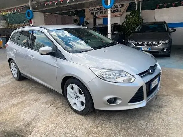 Usata Ford Focus 120 CV (88 kW) 2014 Grigio Station wagon