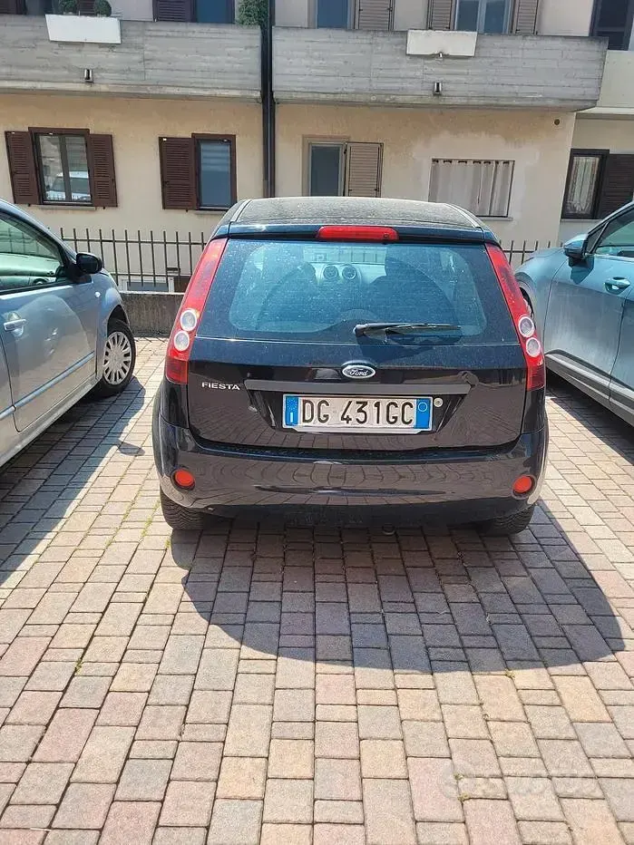 Usata Ford Fiesta 75 CV (55 kW) 2006 Nero Utilitaria