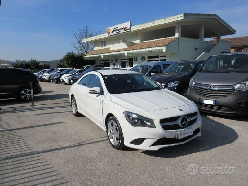 Bianco pastello Usata 2015 Mercedes CLA180 Business Tre volumi | 18.790 € (Molto cara) - Immagine 1/4