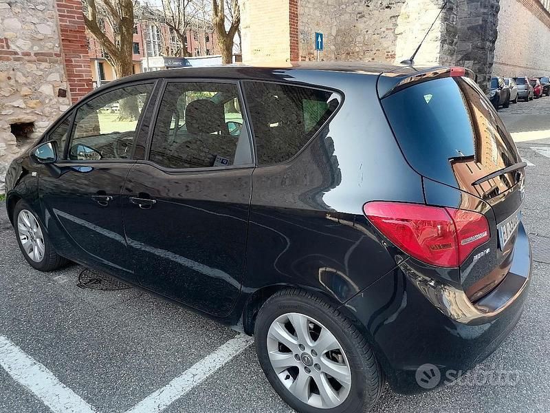 Usata Opel Meriva 95 CV (69 kW) 2014 Nero Monovolume