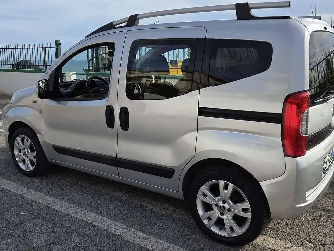 Usata Fiat Qubo Dynamic 69 CV (50 kW) 2010 Argento Monovolume