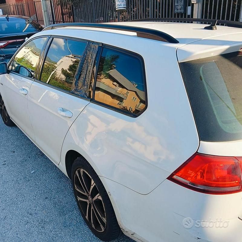 Usata VW Golf VII Comfortline 110 CV (80 kW) 2015 Bianco Station wagon