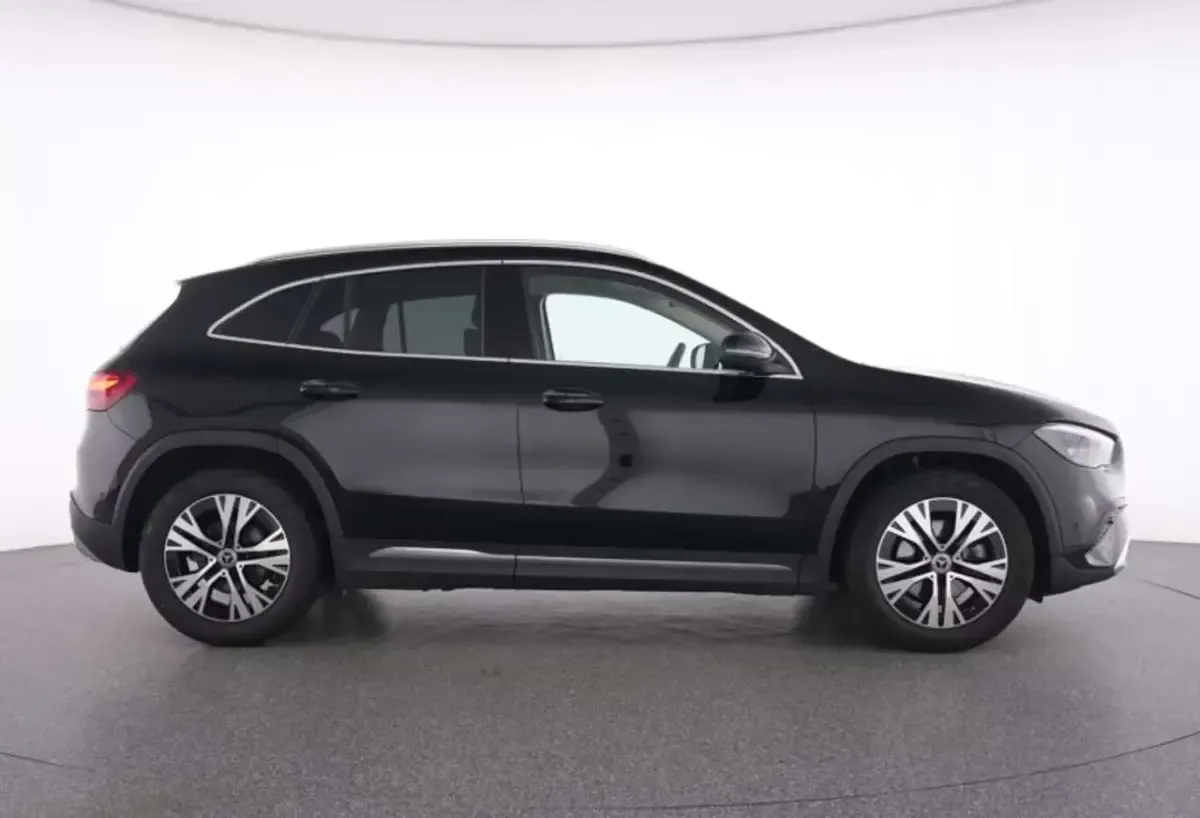 Usata Mercedes GLA180 Advanced Plus 116 CV (85 kW) 2024 Nero SUV