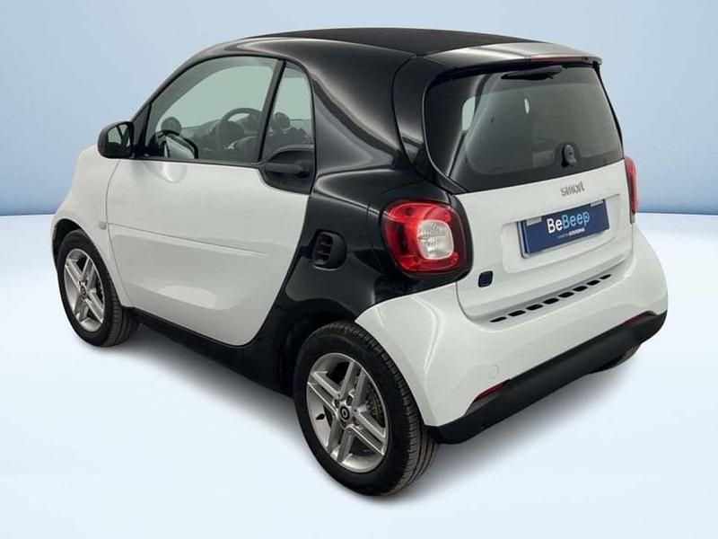 Usata Smart ForTwo Electric Drive Pure 59 kW (81 CV) 2021 Bianco pastello Berlina
