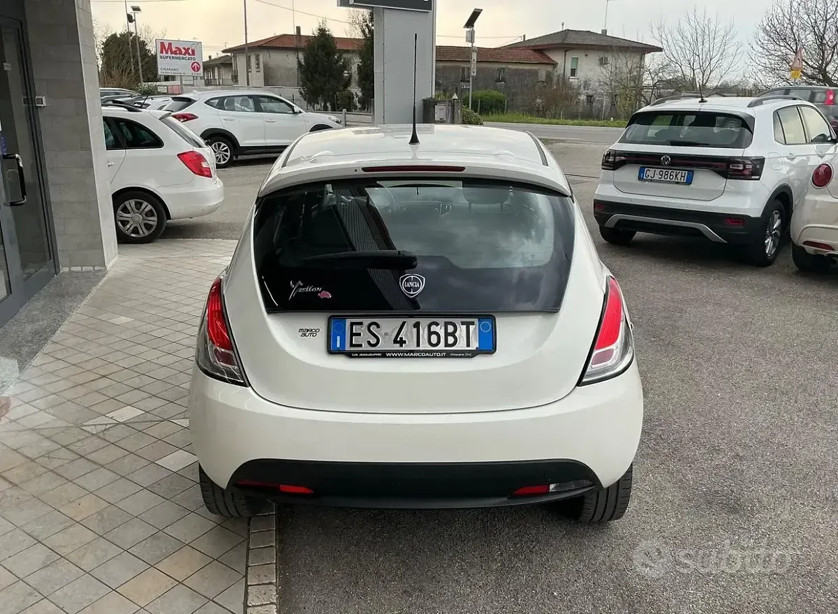 Usata Lancia Ypsilon 69 CV (50 kW) 2013 Bianco Utilitaria