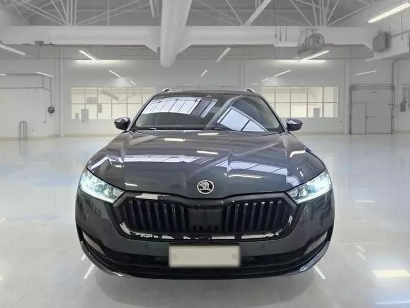 Usata Skoda Octavia Executive 116 CV (85 kW) 2021 Grigio Station wagon